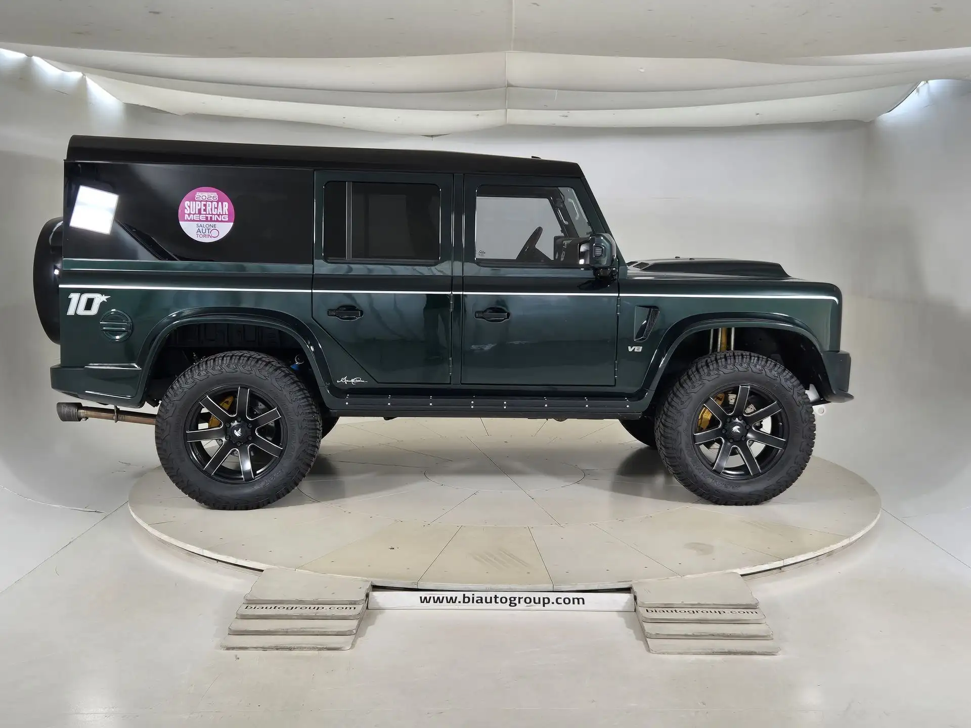 랜드로버 Defender 2026 블랙 사진 5