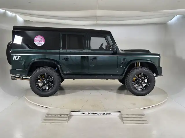 Land Rover Defender view 5