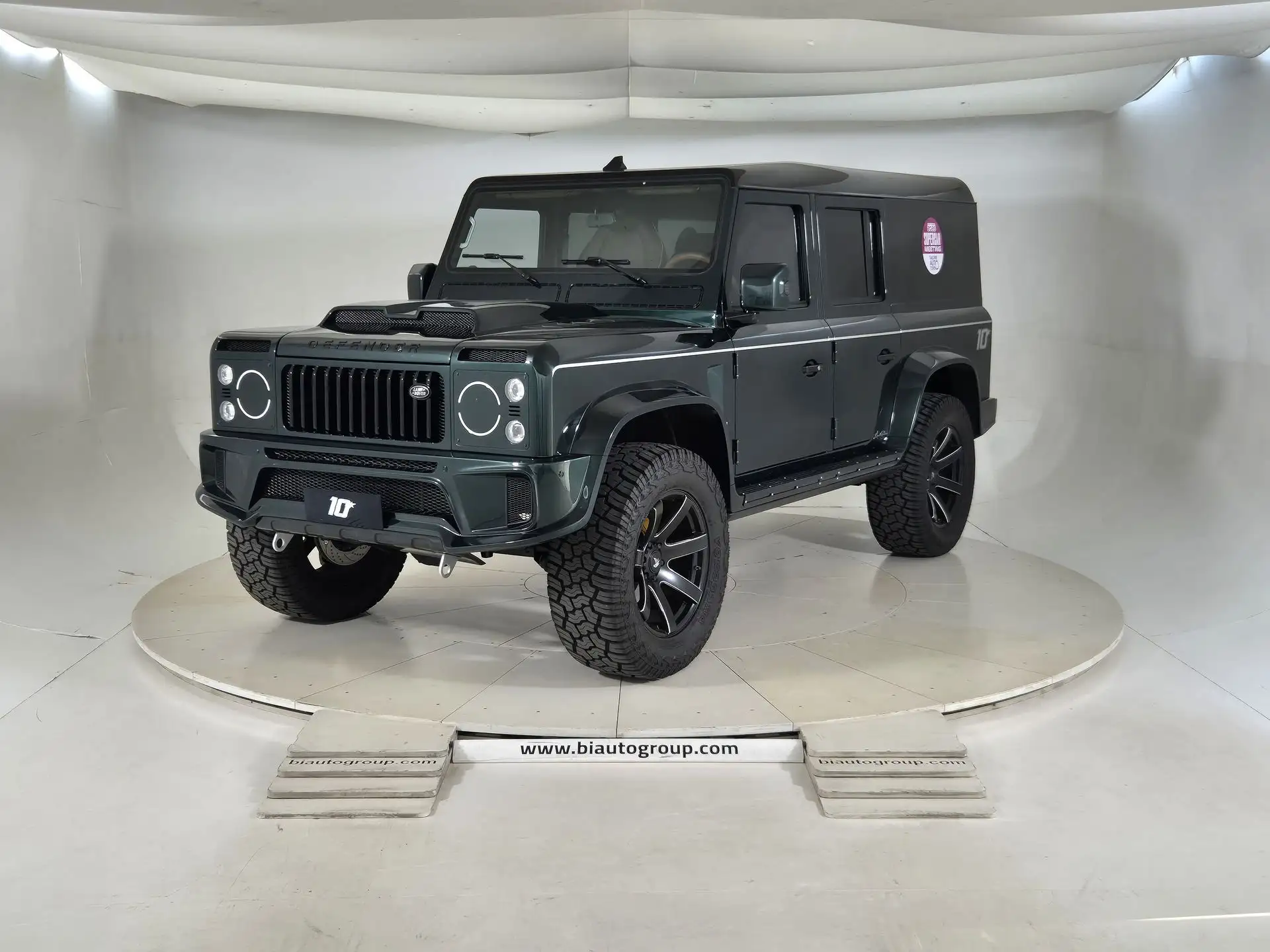 랜드로버 Defender 2026 블랙 사진 1