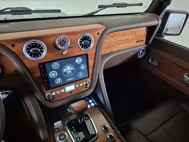 Land Rover Defender view 13