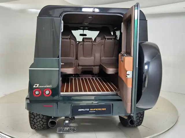 Land Rover Defender view 15