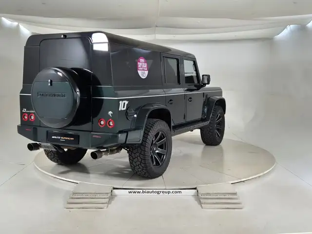 Land Rover Defender view 4