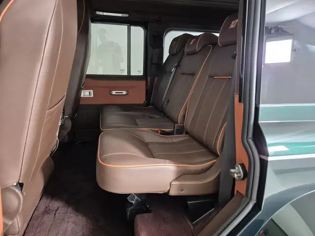 Land Rover Defender view 7