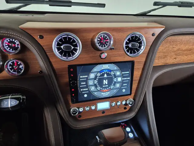 Land Rover Defender view 12