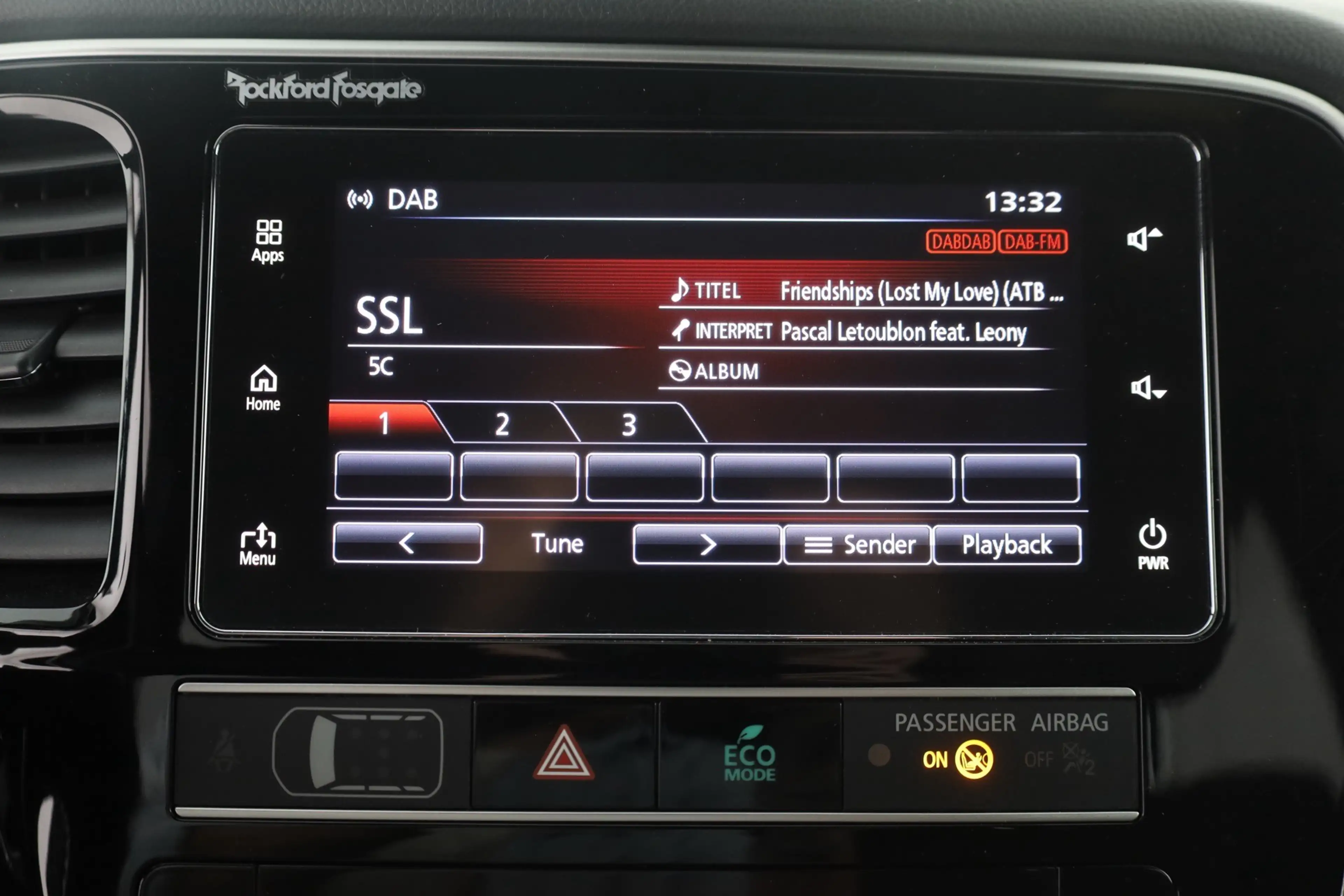 Mitsubishi Outlander 2.4 PHEV 4WD LED 360° AHK Pano — photo 11