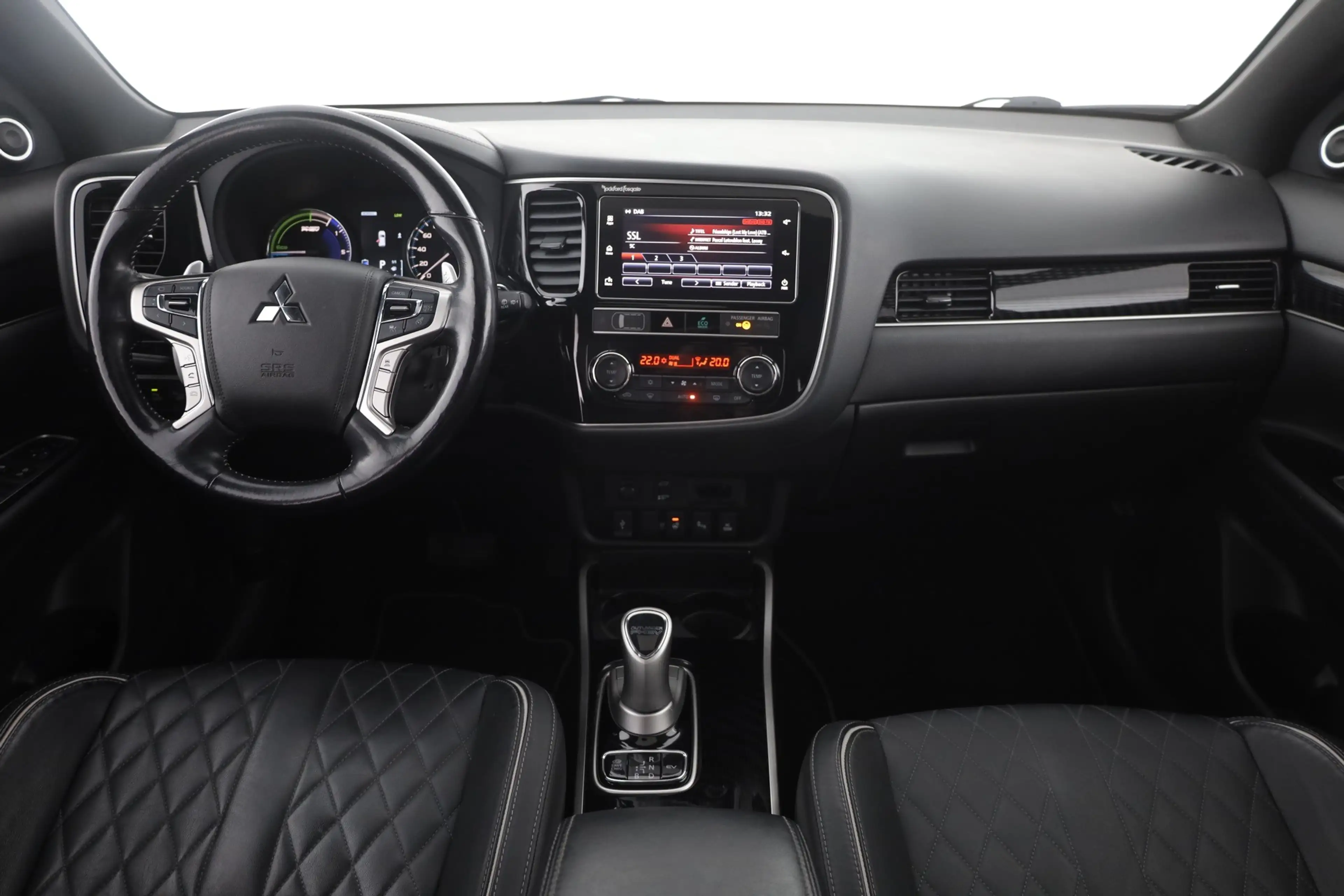 Mitsubishi Outlander 2.4 PHEV 4WD LED 360° AHK Pano — photo 9