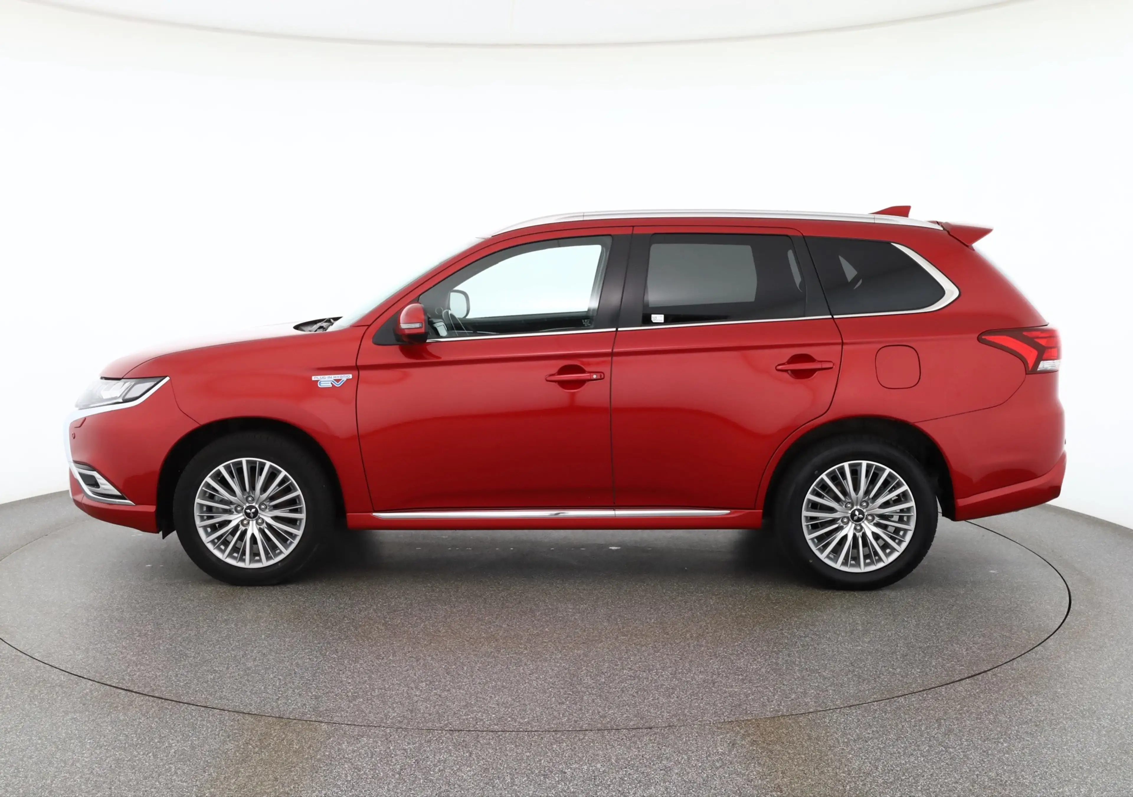 Mitsubishi Outlander 2.4 PHEV 4WD LED 360° AHK Pano — photo 2