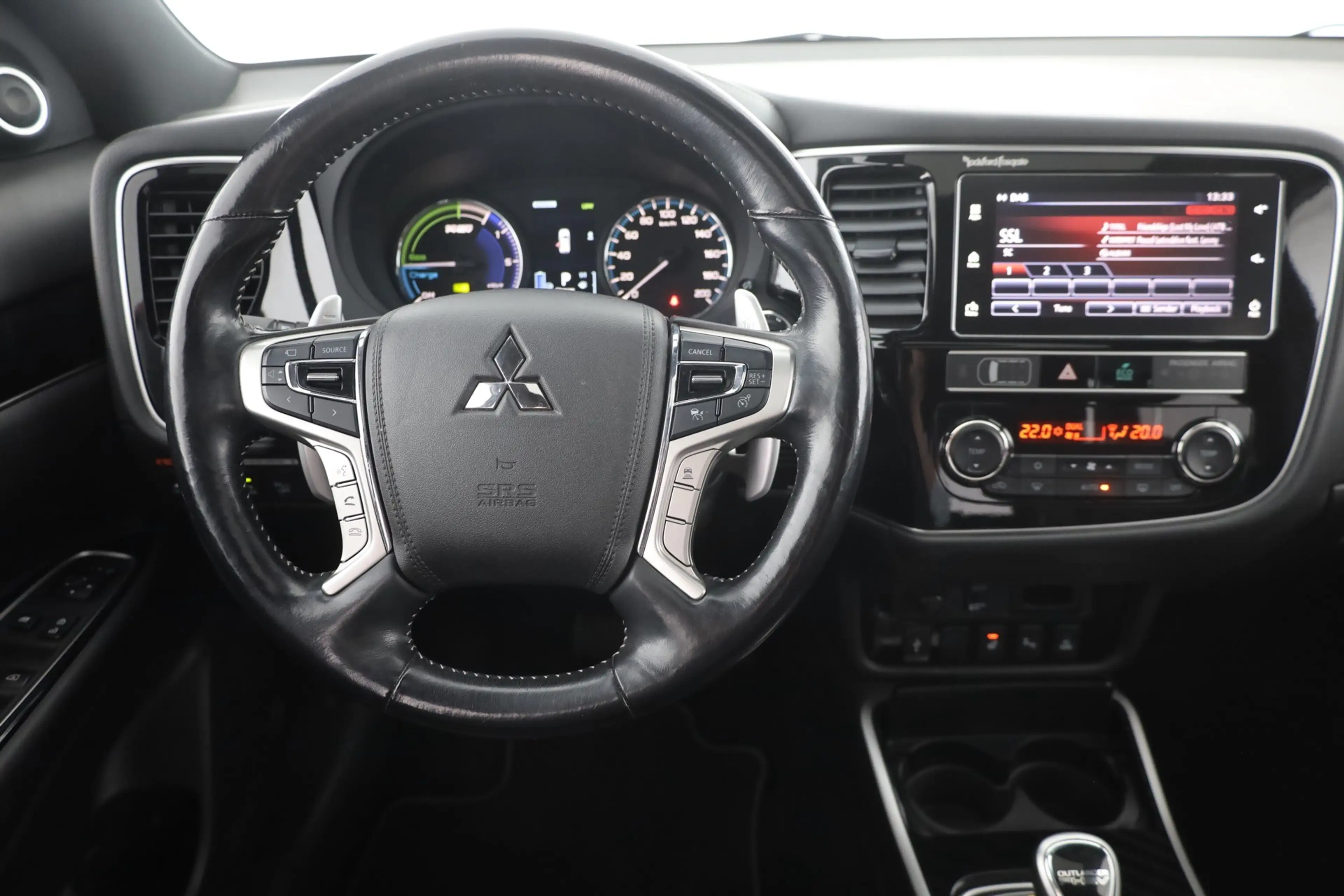 Mitsubishi Outlander 2.4 PHEV 4WD LED 360° AHK Pano — photo 10