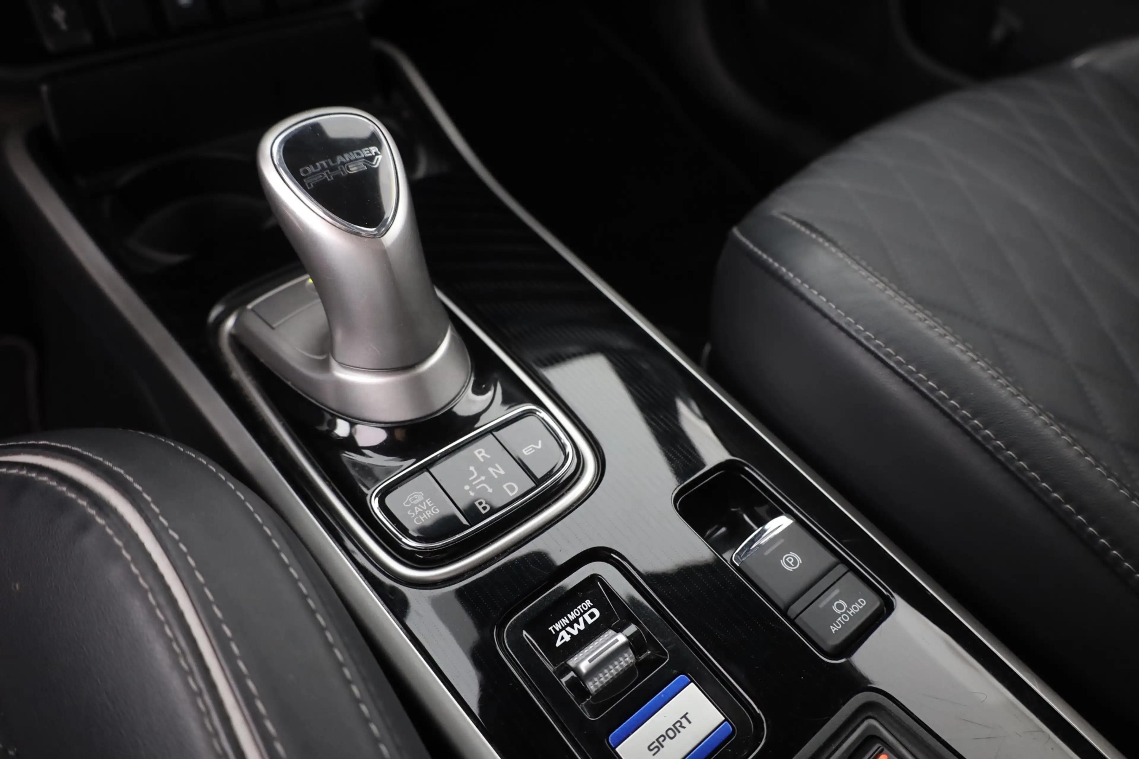 Mitsubishi Outlander 2.4 PHEV 4WD LED 360° AHK Pano — photo 15