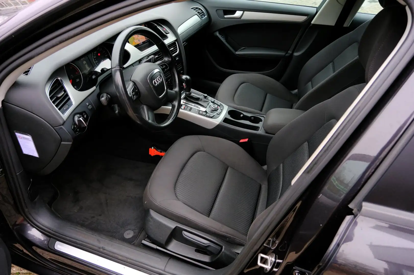 Audi A4 Avant 2.0 TDI 143pk Business Edition Aut. Navi|Cli Grey - 2
