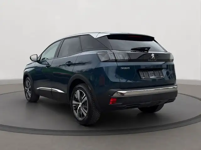Peugeot 3008 view 3