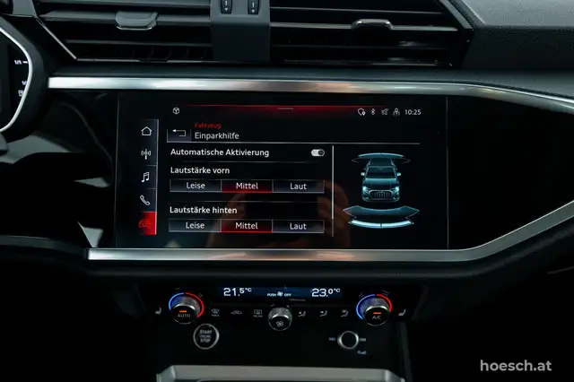 Audi Q3 view 14