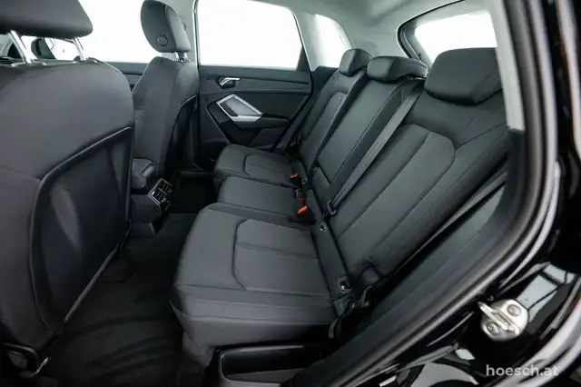 Audi Q3 view 7
