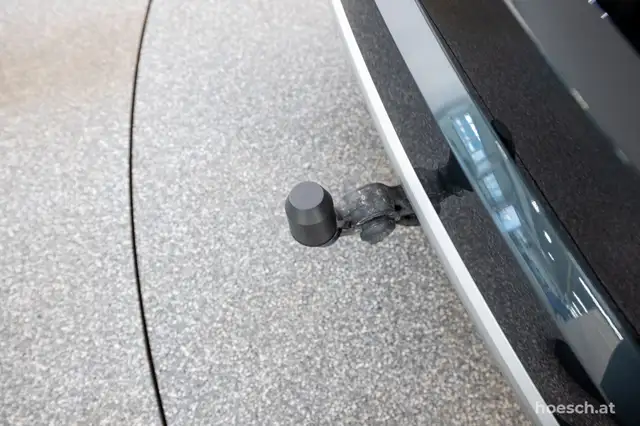 Audi Q3 view 10