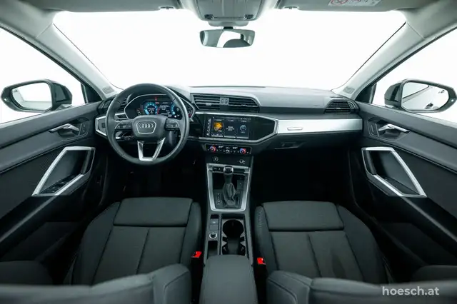 Audi Q3 view 5