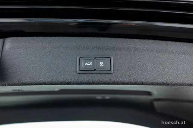 Audi Q3 view 9