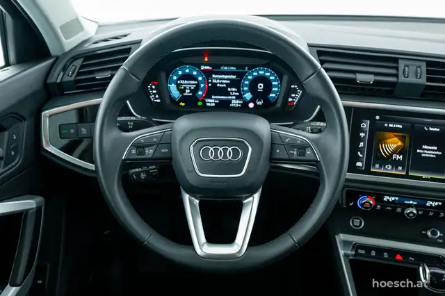 Audi Q3 view 6