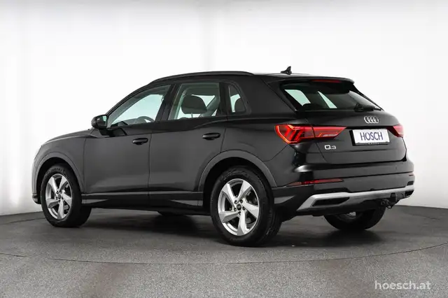 Audi Q3 view 4
