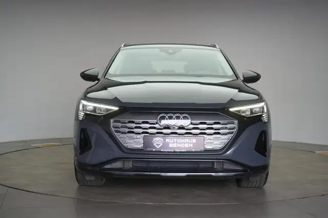 Audi Q8 view 2