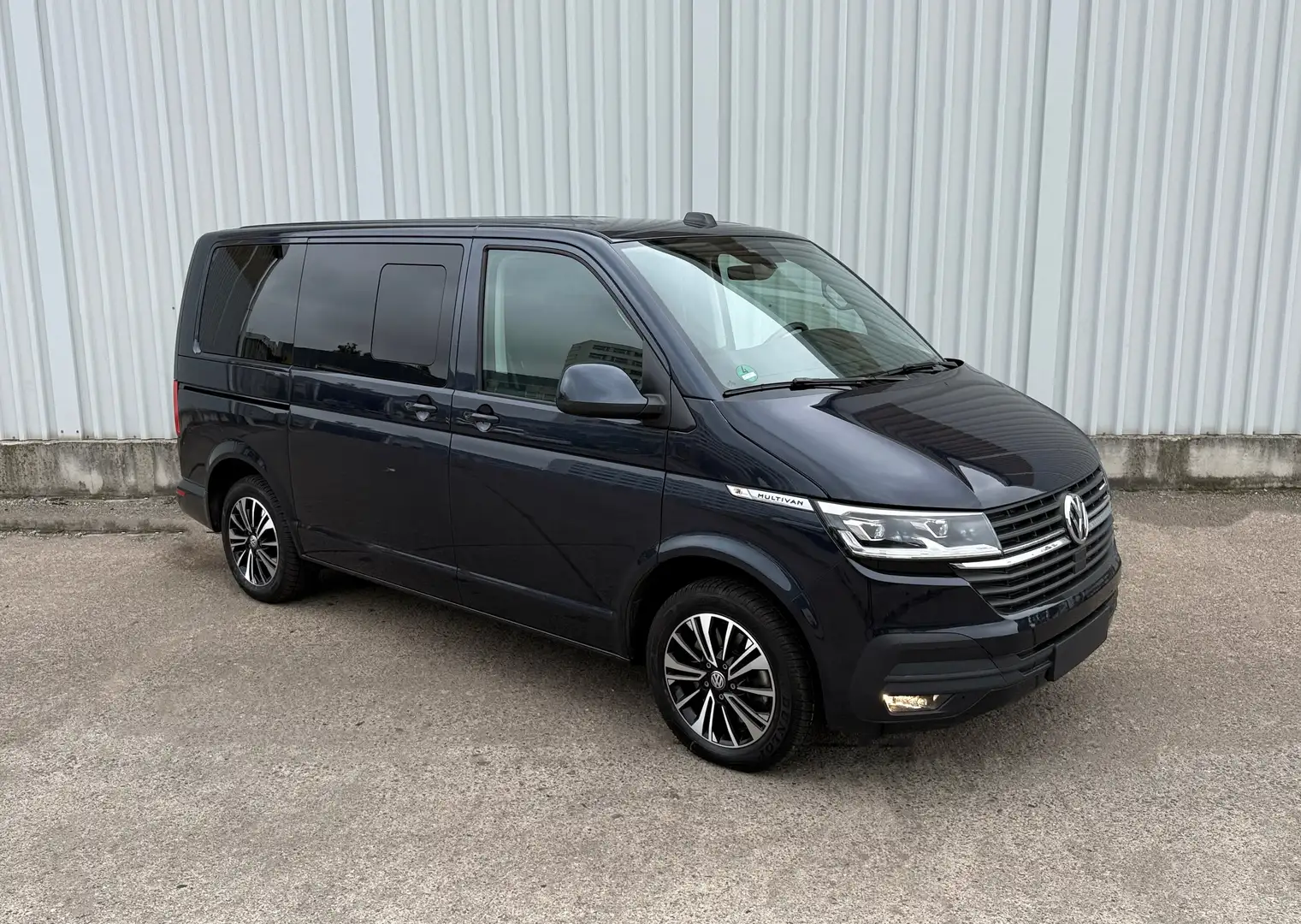 Volkswagen T6.1 Multivan Multivan Comfortline 4MOTION Blau - 1
