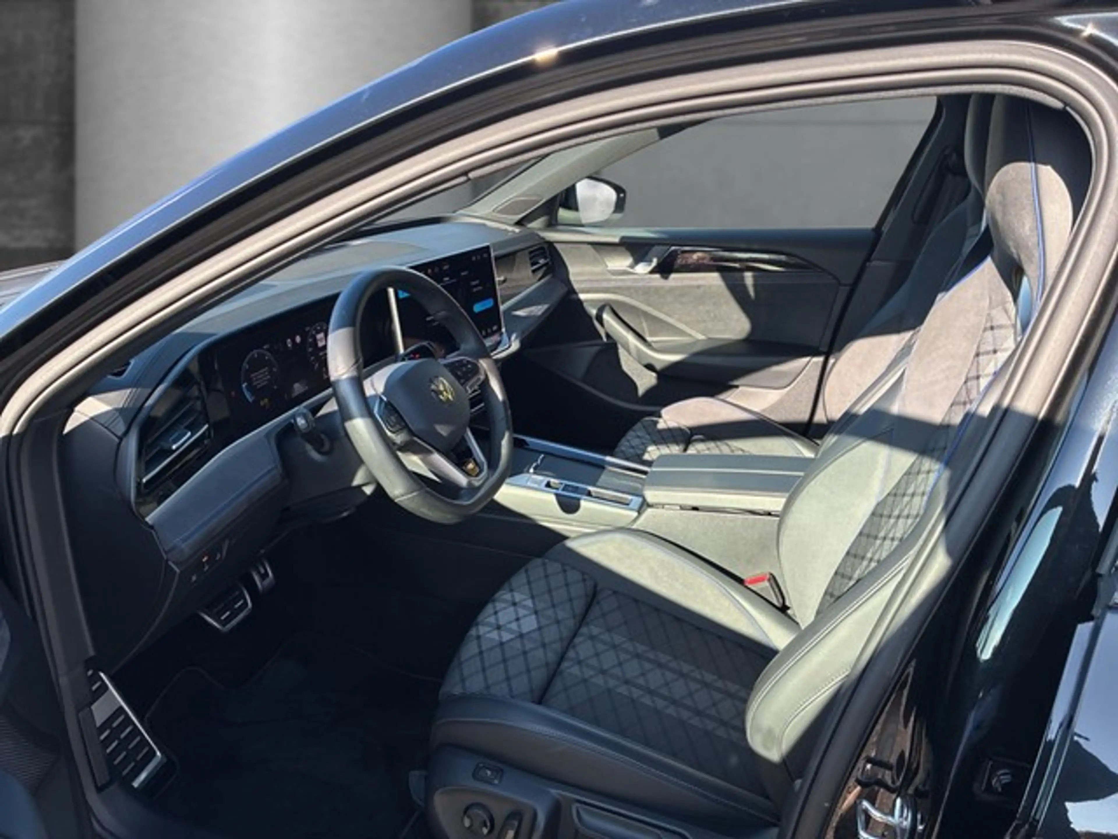 Volkswagen Passat Variant R-Line 2.0 TDI 4MO. DSG*LED*NAVI* — photo 13