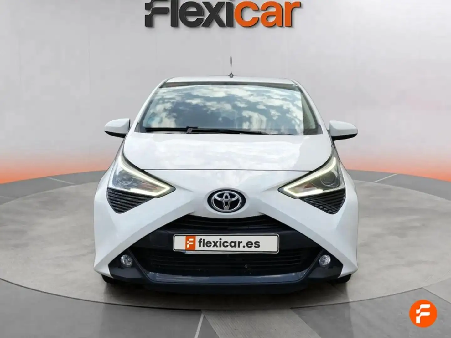 Toyota Aygo 70 x-cite Blanc - 2
