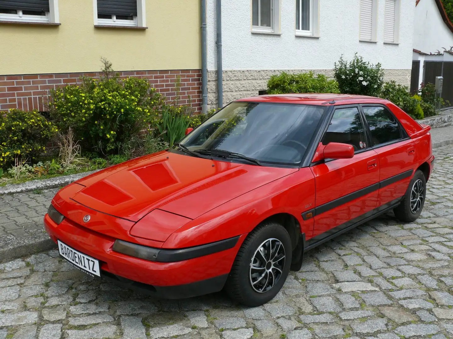 Mazda 323 F 1.6i 16V GLX mit Klappscheinwerfer 2. Hd TüV Rouge - 1