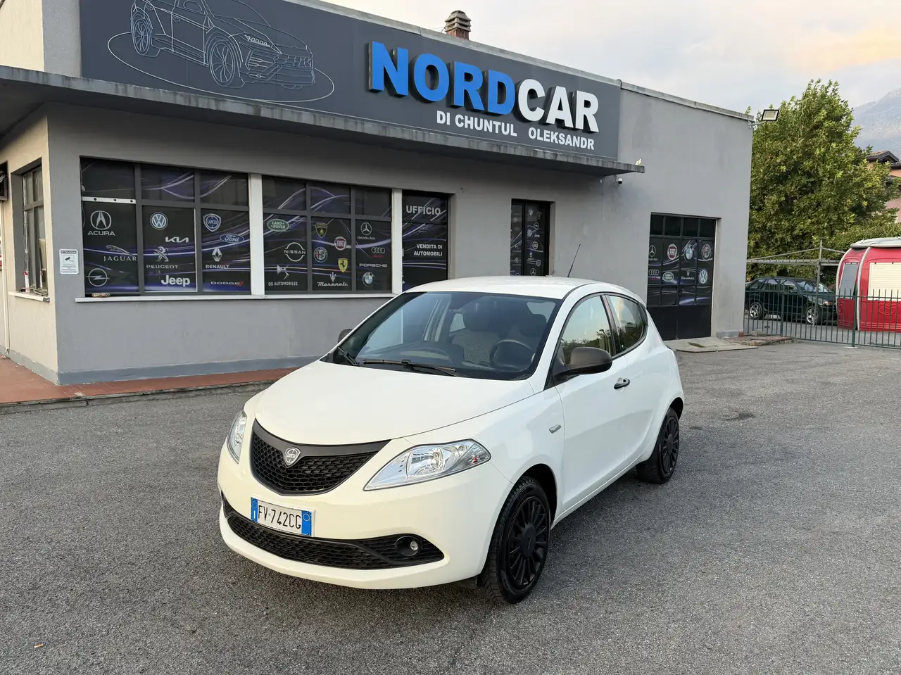 Lancia Ypsilon 1.2 Elefantino 69cv my18 — photo 1 of 14