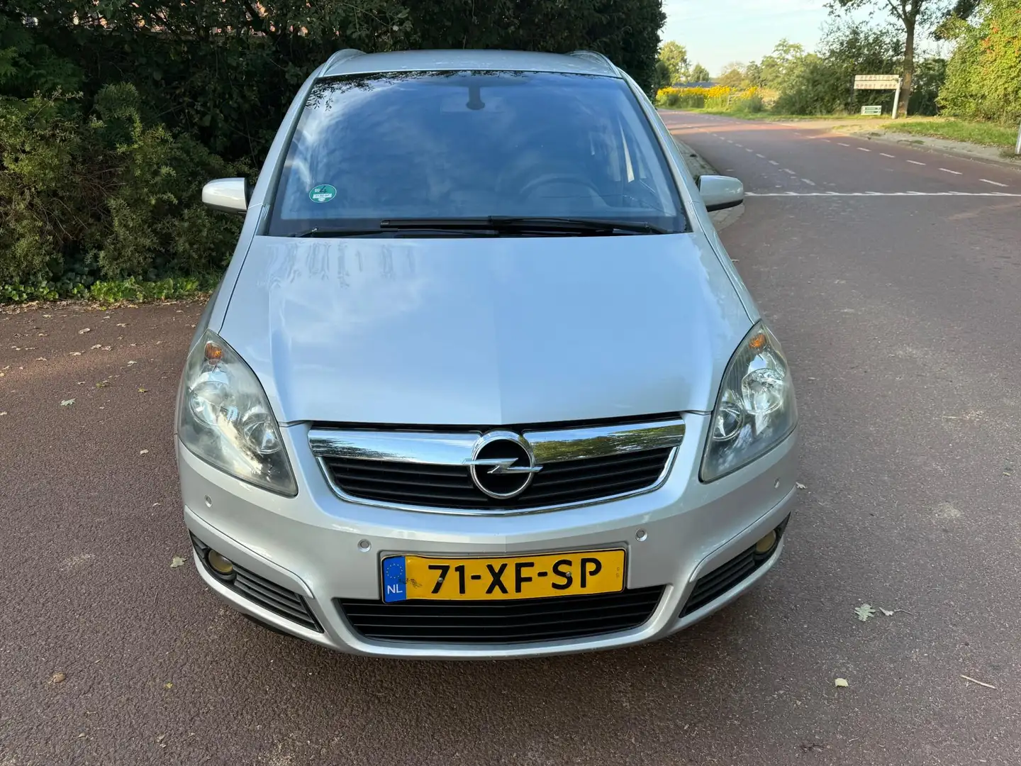 Opel Zafira 2.2 Cosmo 7p / Navi / Airco / NAP / Aux / pdc / Grijs - 2