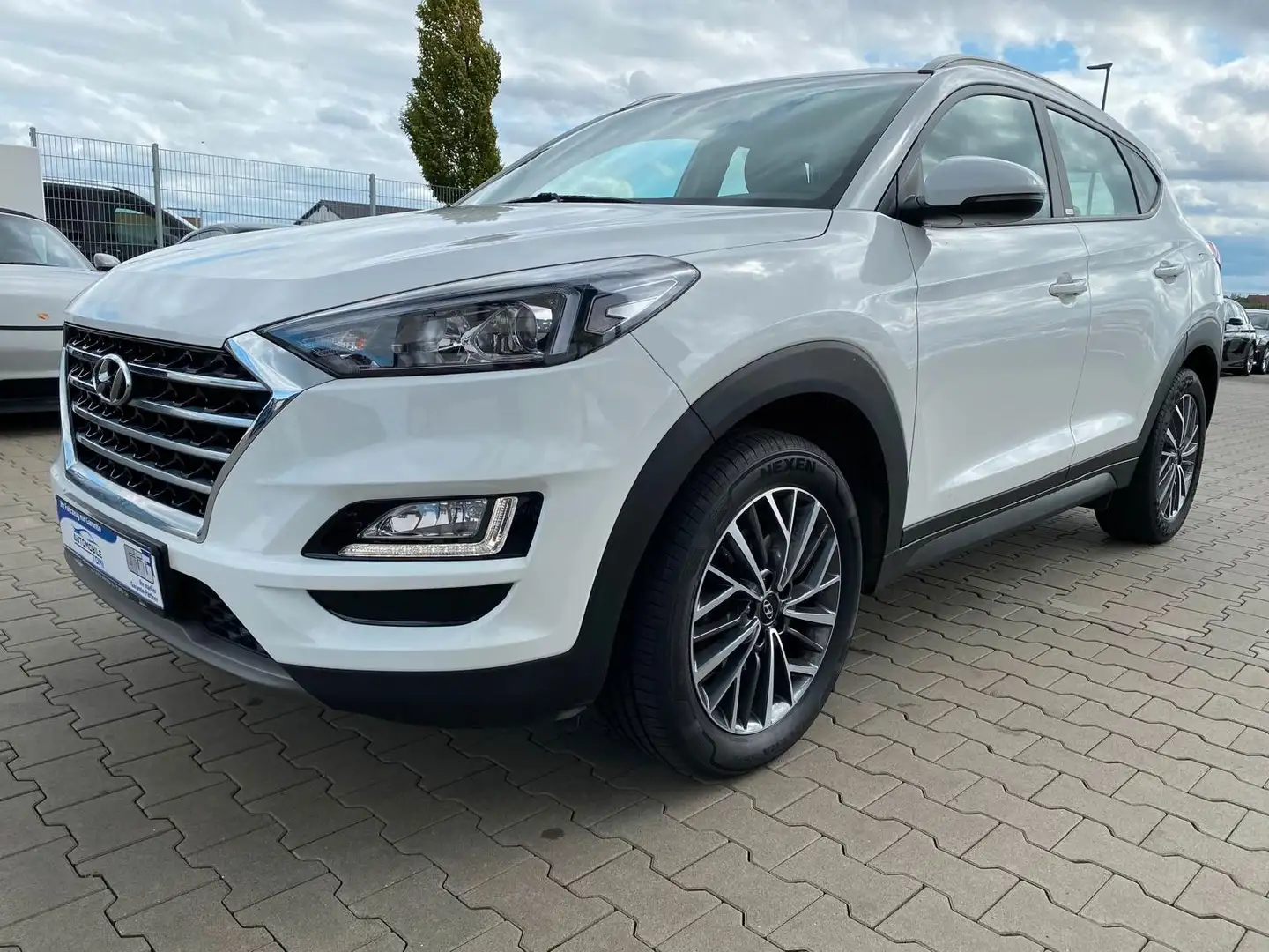 Hyundai TUCSON Advantage 2WD Weiß - 1