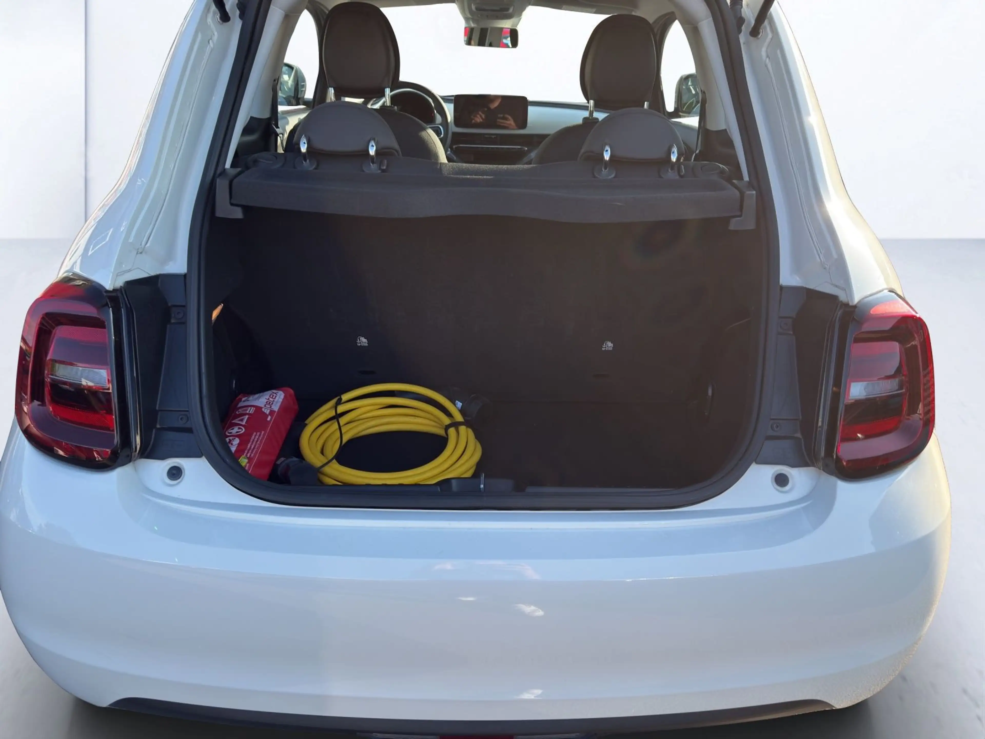 Fiat 500e *LED*CARPLAY*KLIMA* — photo 6