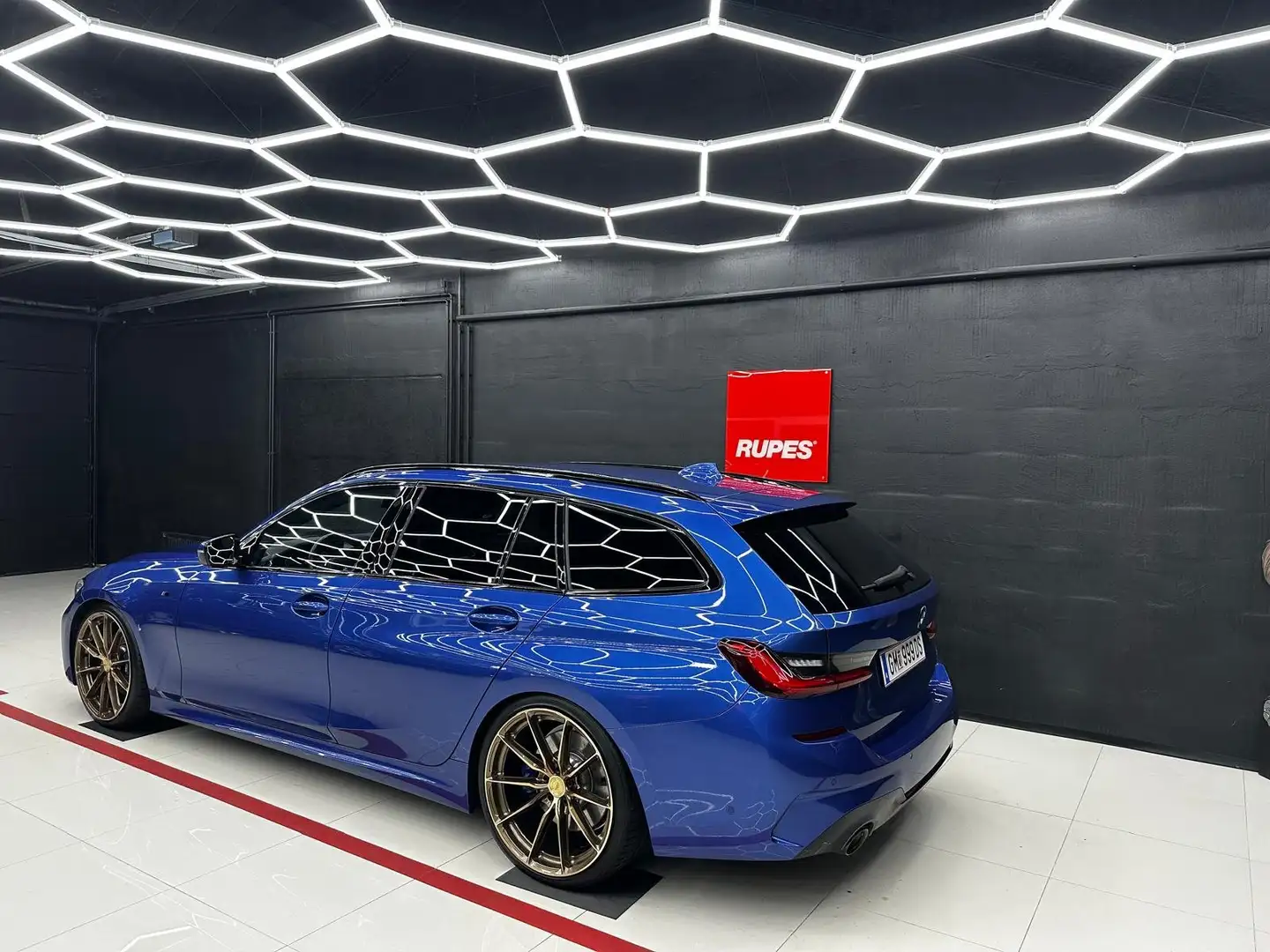 BMW 330 330 d xDrive M Sport Blau - 2