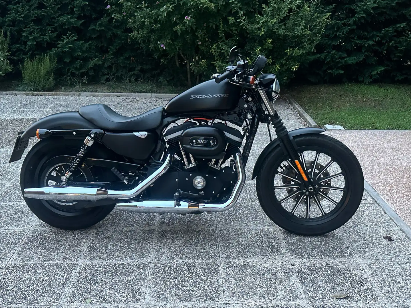Harley-Davidson Iron 883 black Siyah - 2