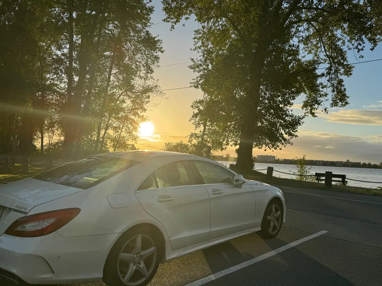 Mercedes-Benz CLS снимка Mercedes-Benz CLS