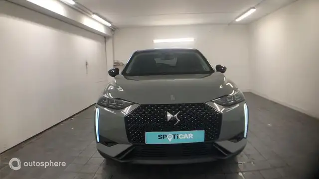 DS Automobiles DS 3 view 2