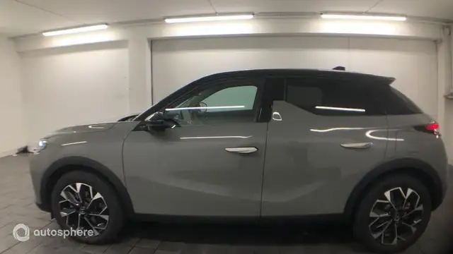 DS Automobiles DS 3 view 8