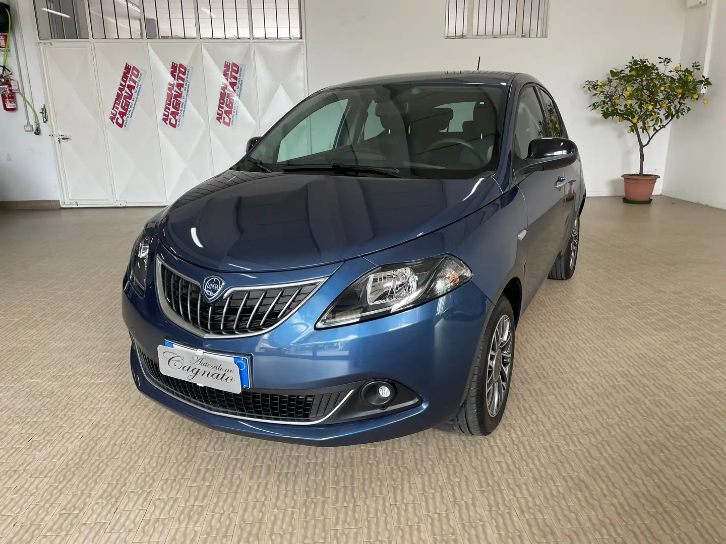 Lancia Ypsilon 1.0 firefly hybrid Gold Plus Km15000 Telecamera Blu/Azzurro - 2