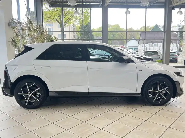Hyundai Ioniq 5 view 2