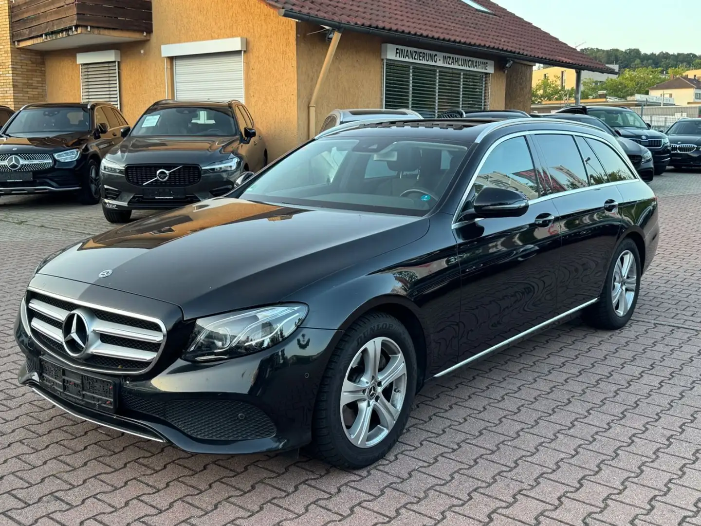 Mercedes-Benz E 200 4Matic Avantgarde PANO+AHK+CAM+MULTIBEAM Noir - 1