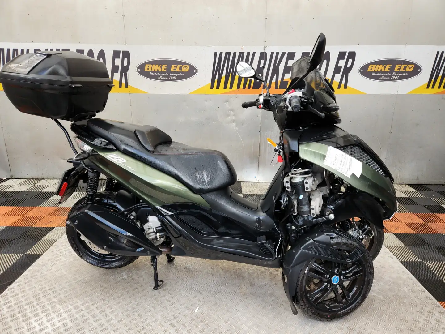 Piaggio MP3 300 Zelená - 1