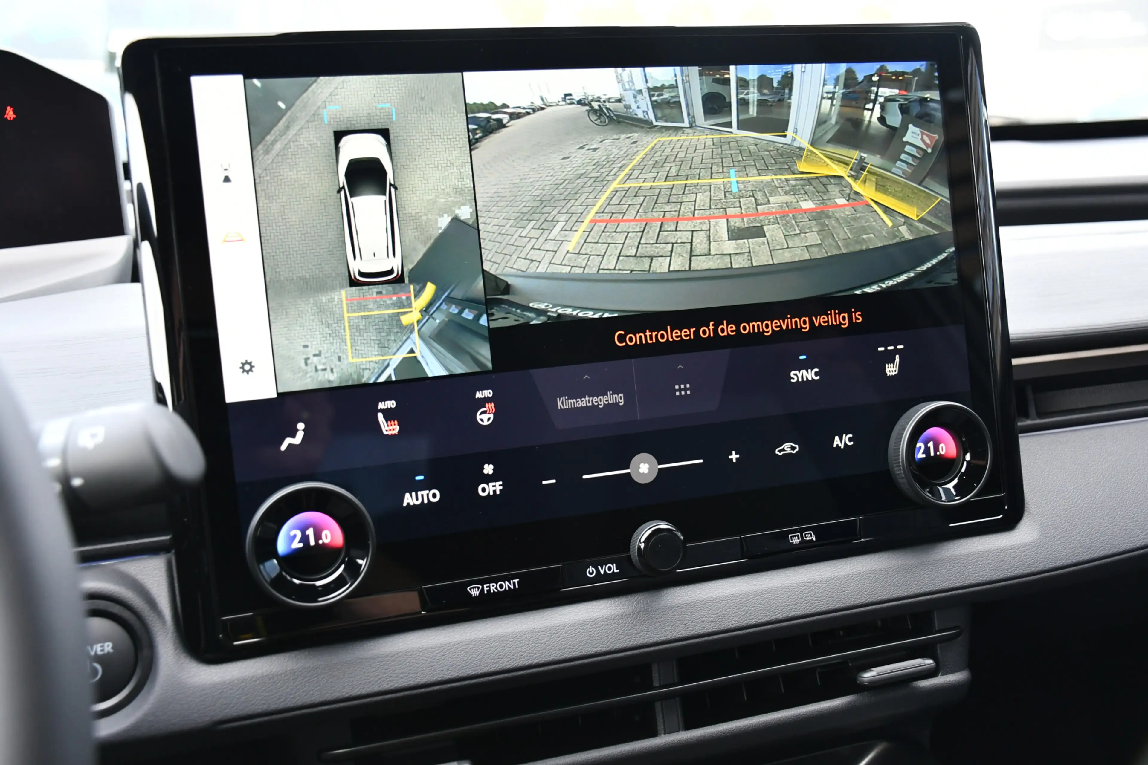 Toyota bZ4X Touring Dynamic 75 kWh 227pk | Alarm klasse 3 | Do — photo 12