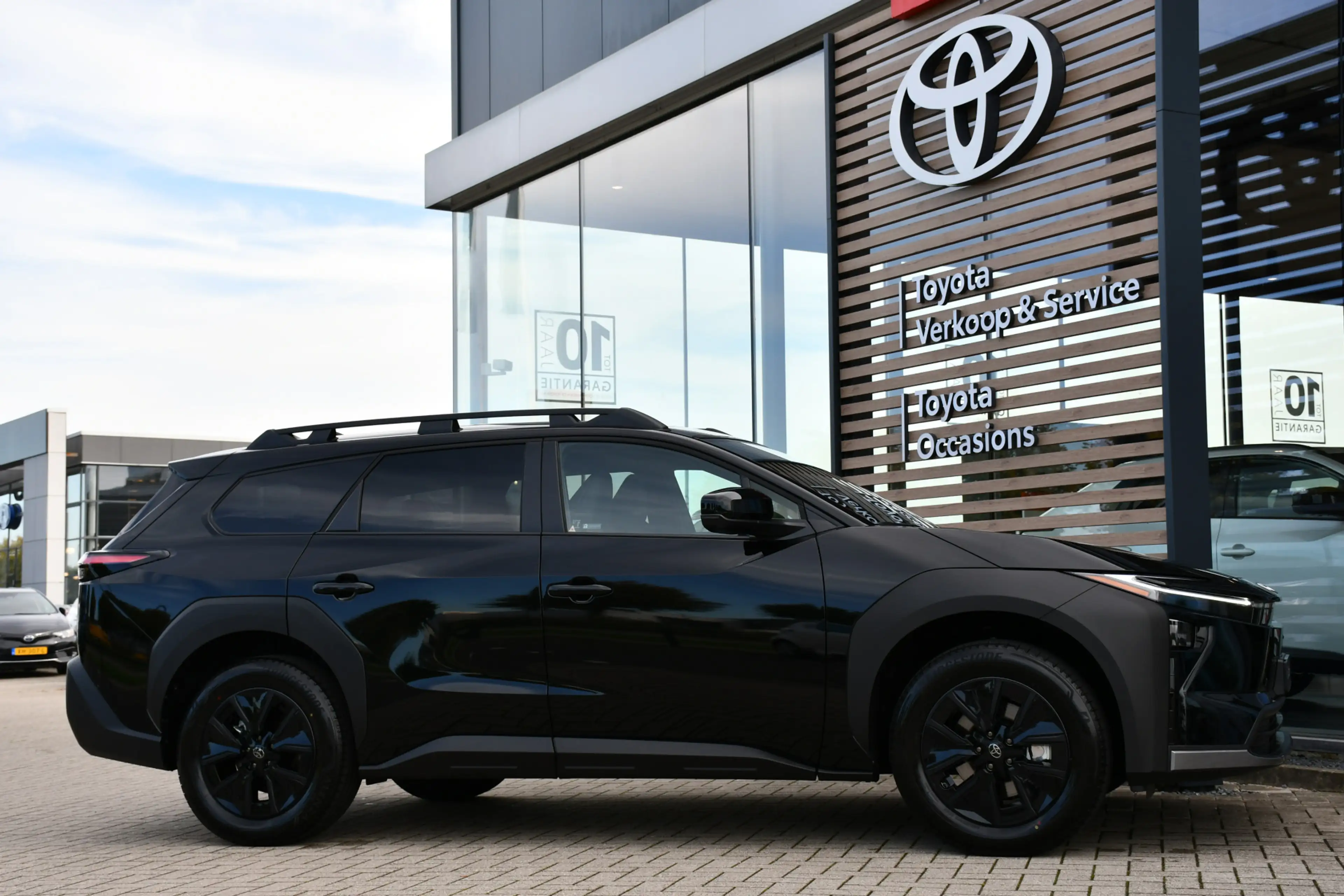 Toyota bZ4X Touring Dynamic 75 kWh 227pk | Alarm klasse 3 | Do — photo 3