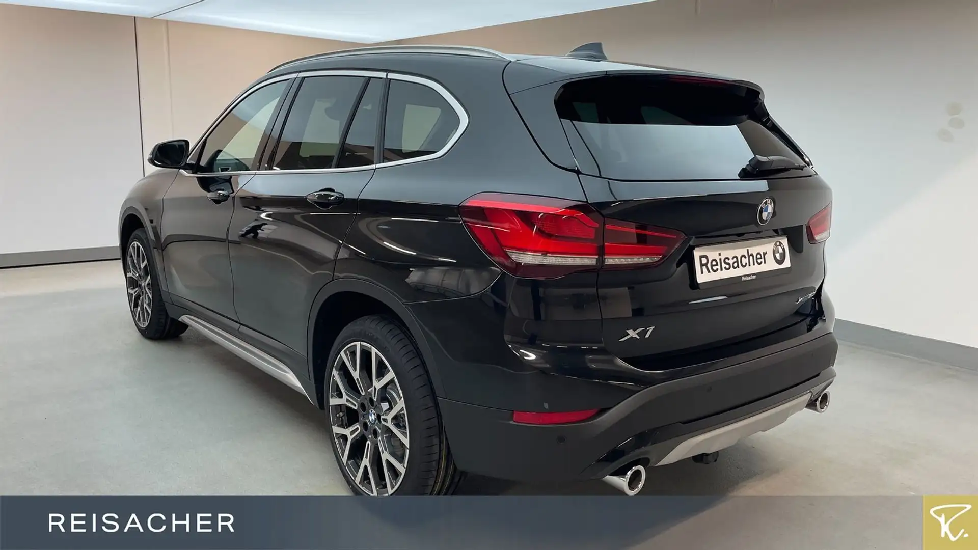 BMW X1 xDr20i A xLine AHK Pano RFK ACC HuD HiFi 19" Nero - 2