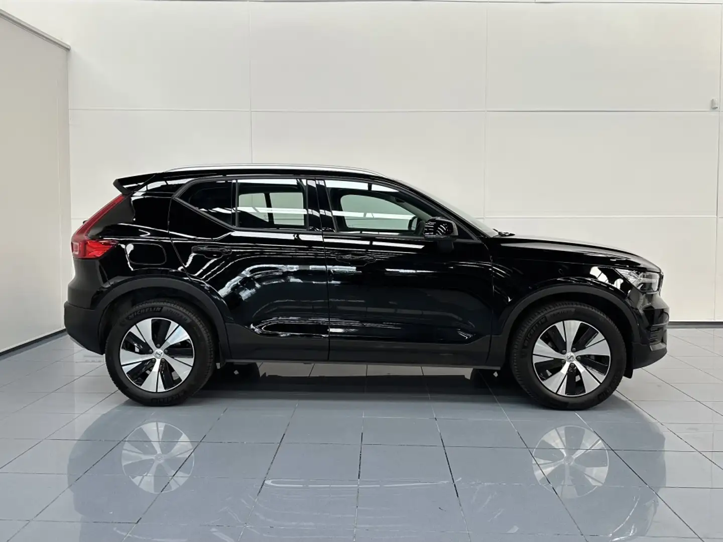 Volvo XC40 T2 Core Aut. Negro - 2