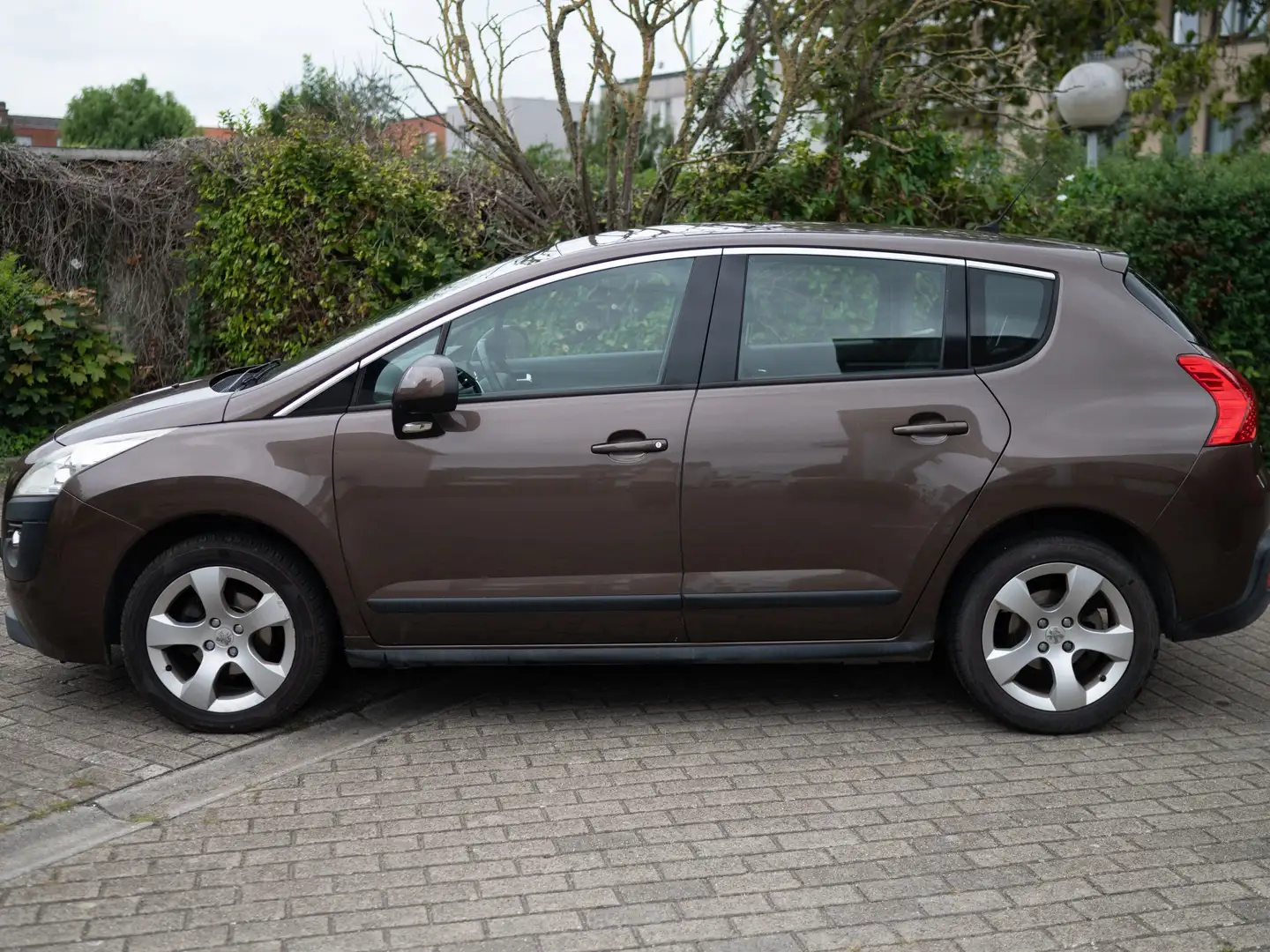 Peugeot 3008 3008 e-HDi FAP 115 EGS6 Stop Brown - 1