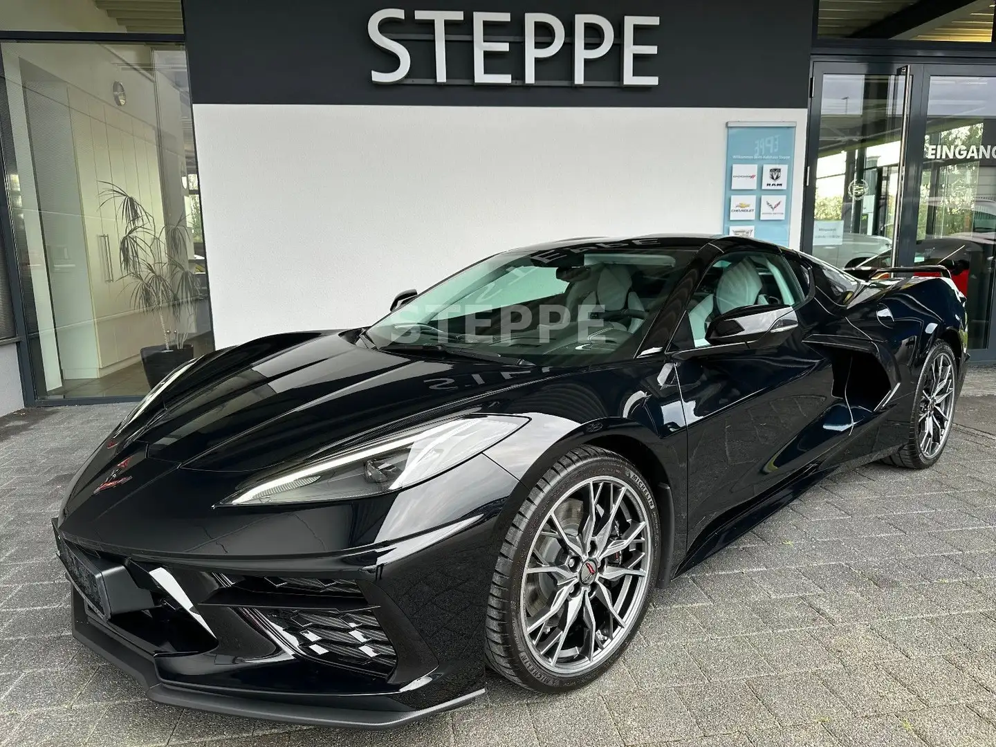 Corvette C8 Stingray Coupe 2023 3LT Europamodell Black - 1