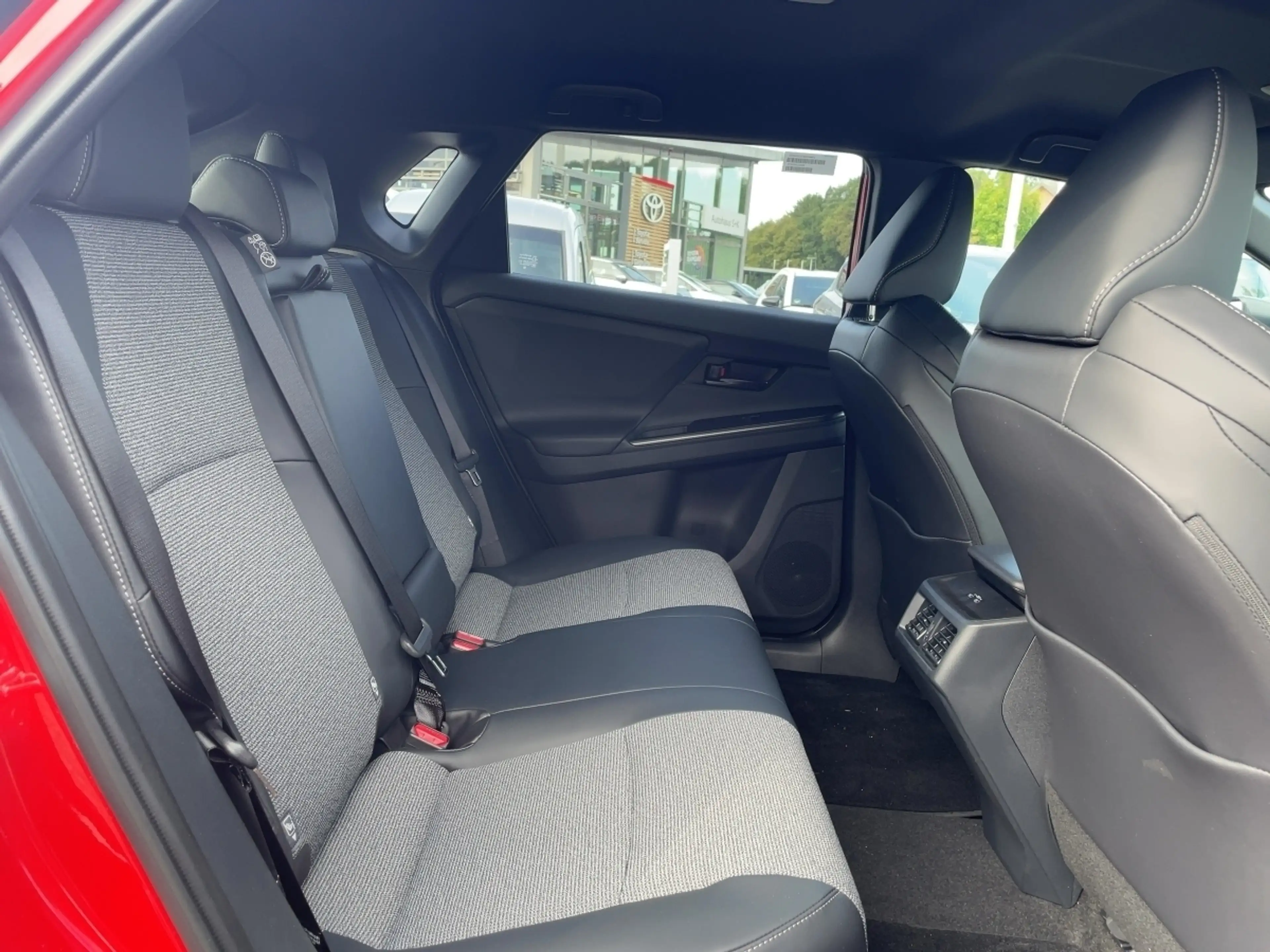 Toyota bZ4X Teamplayer*CARPLAY*SITZHEIZUNG*LENKRADHEIZUNG* — photo 12