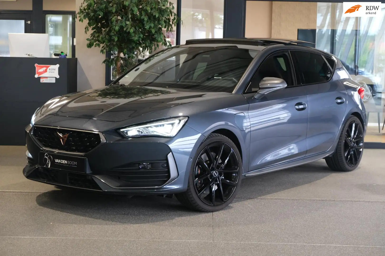 CUPRA Leon 1.4 e-Hybrid VZ Performance 245PK Pano Navi CAM Le Grijs - 1
