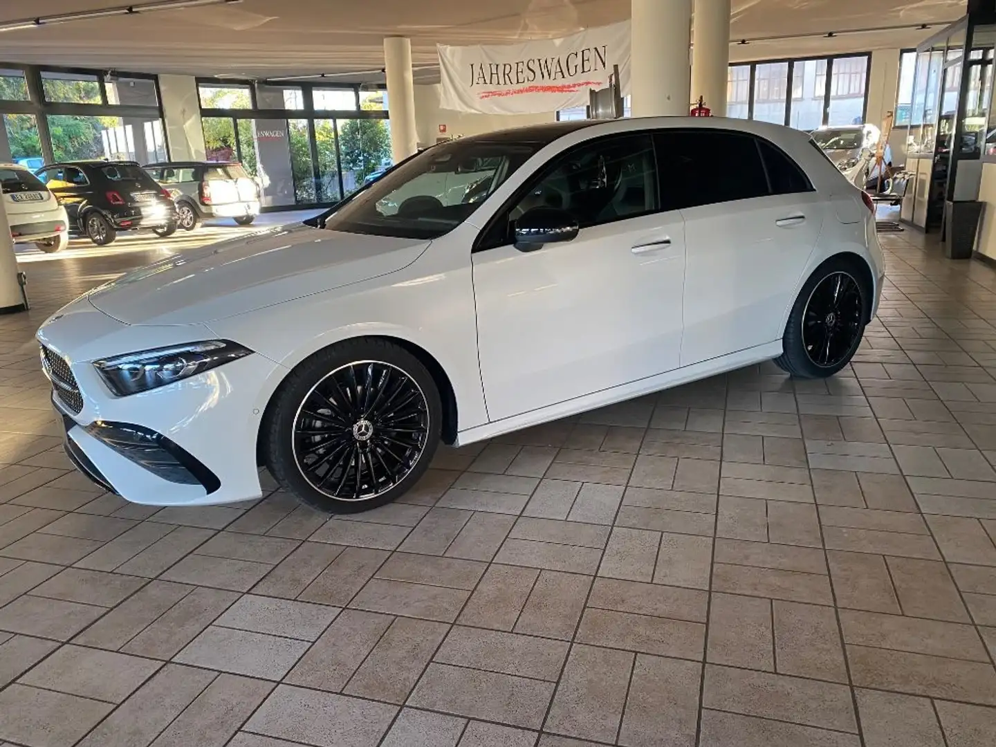 Mercedes-Benz A 180 Automatic AMG Line Premium Bianco - 2