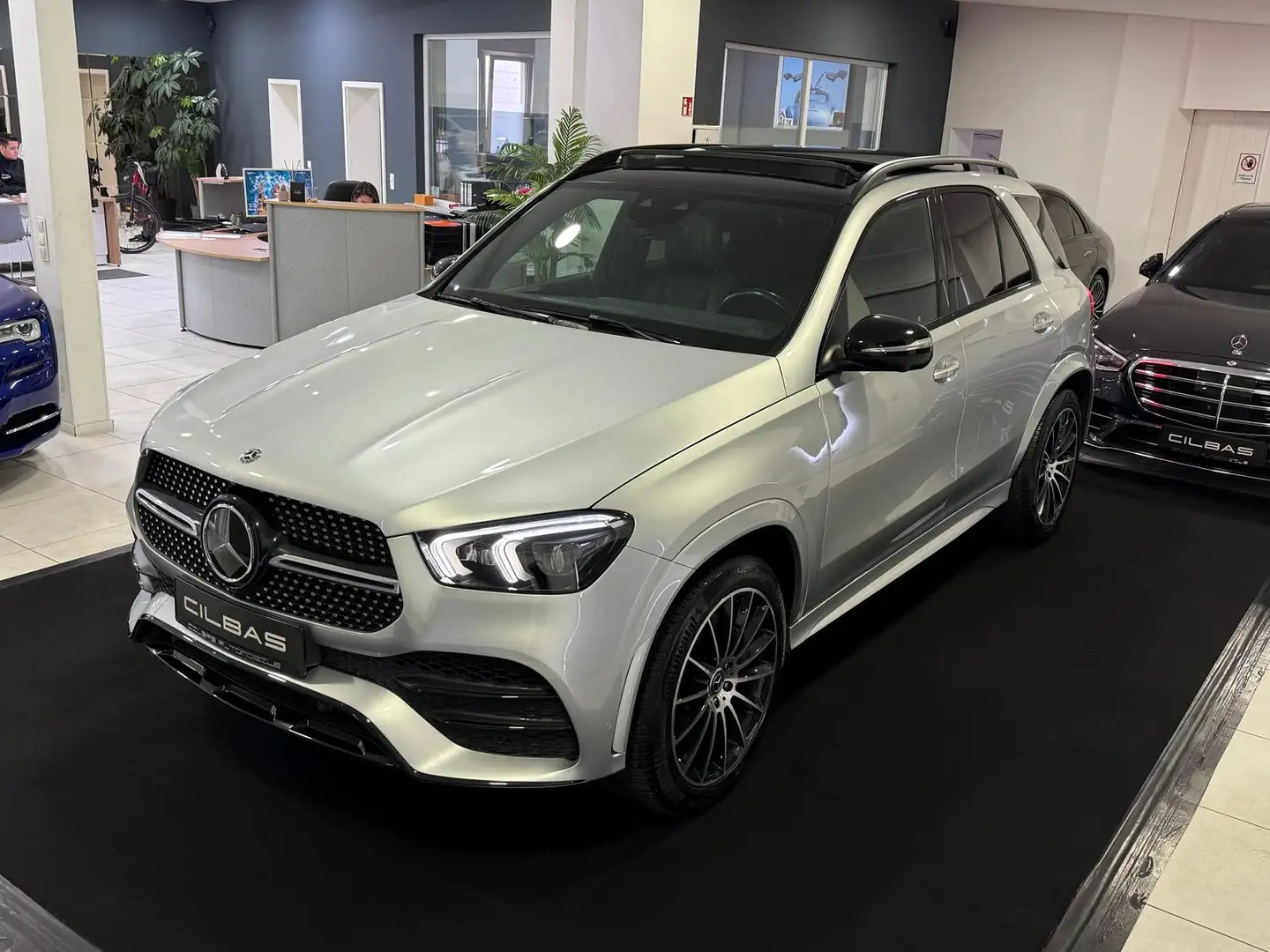 Mercedes-Benz GLE 400 d 4M AMG-Line *PANO*DIST*360°*NIGHT*AHK* Argintiu - 1